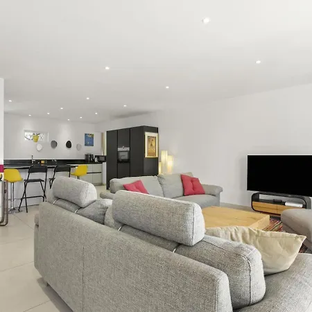 Апартаменты Appt 4 Etoiles -2 - Piscine - Wifi - Clim Сен-Рафаэль